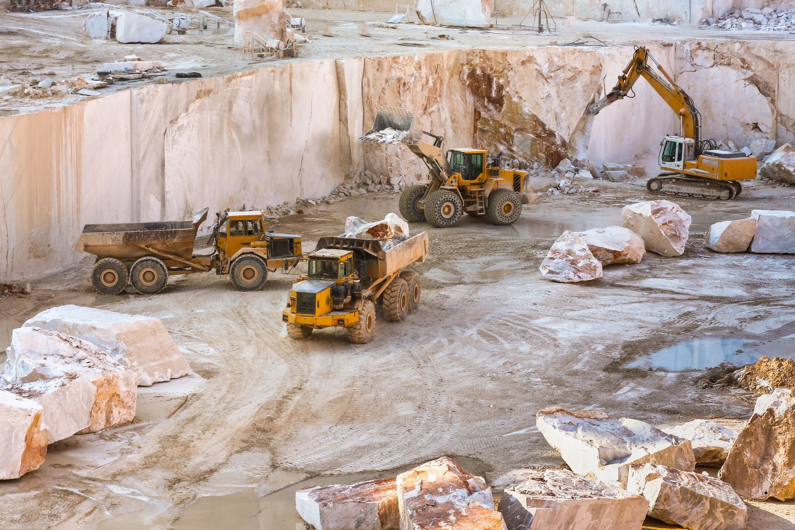 Mining vehicles operating in a large quarry