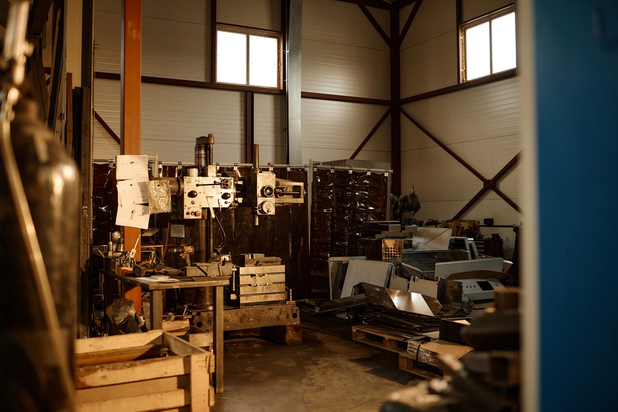 Industrial workshop equipment supporting mining and heavy industry