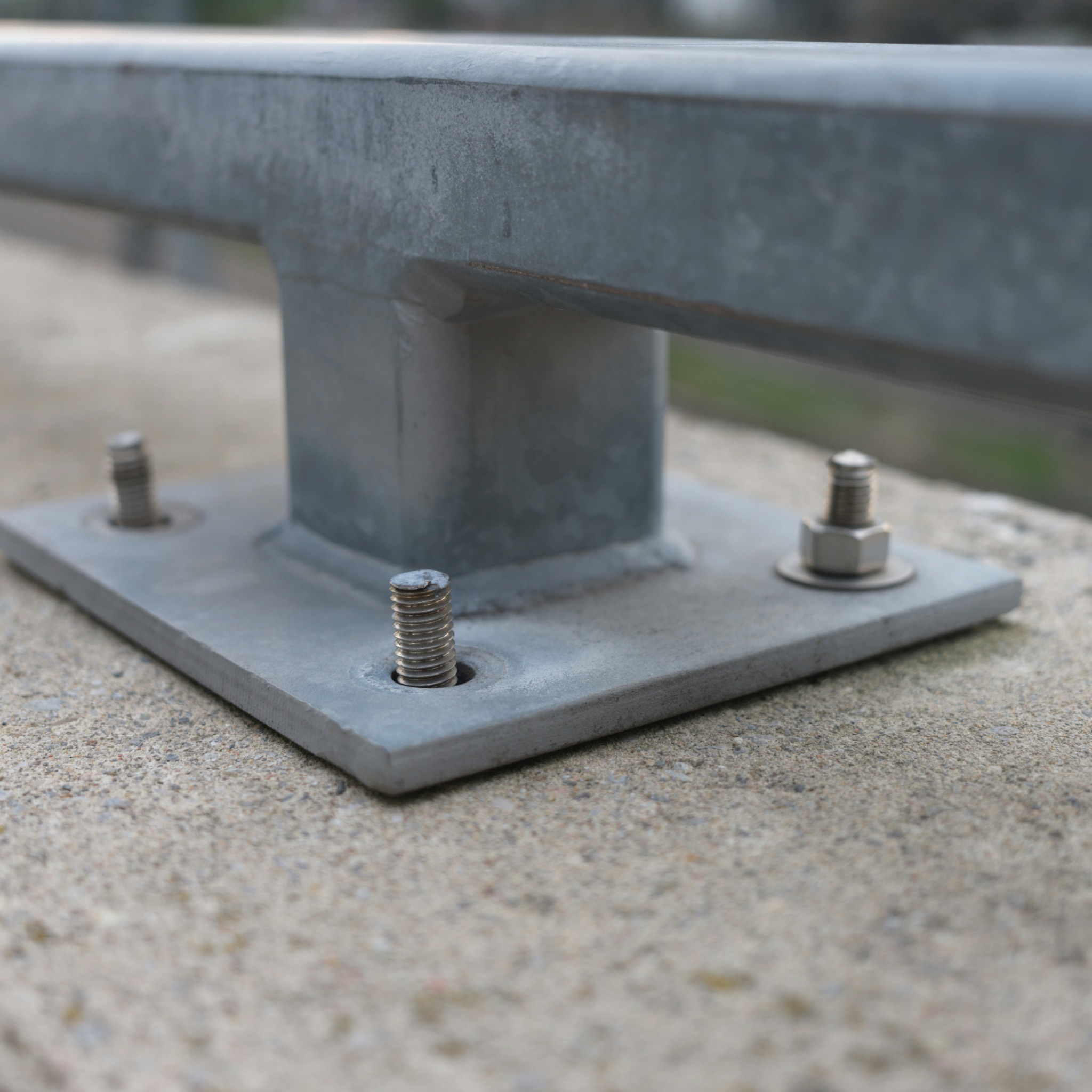 Base plate & anchor bolts
